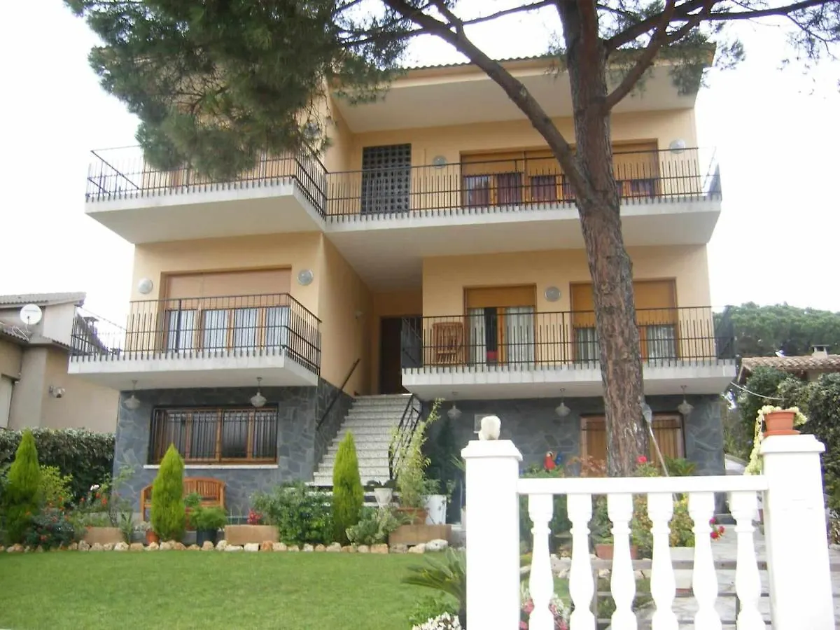 Guest house Habitaciones En Villa Coliving Casa Rural San Fausto de Campcentellas Spain